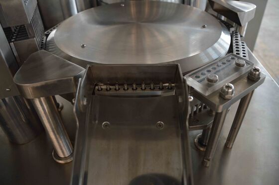 Harga yang pantas Mesin Pengisian Kapsul Bubuk Otomatis Dengan 200 Kapsul / Menit on line